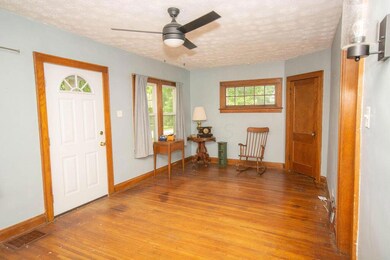 Entry/Living Room
