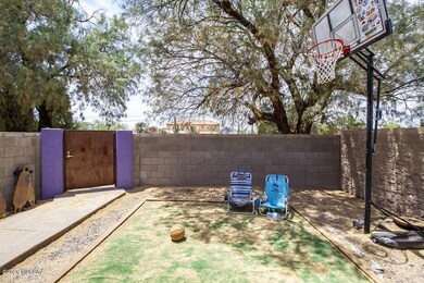 outdoor private courtyard