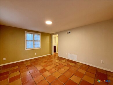 320 N Bishop St, San Marcos, TX 78666 - photo 4