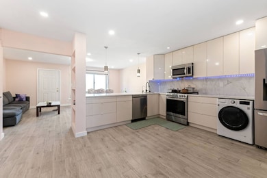 18-41 215th St unit TH15, Bayside, NY 11360 - photo 4