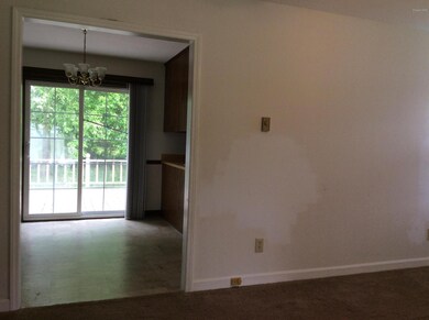 3869 Robin -Living 3