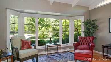 Living Room/Dining Area
