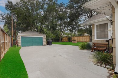882 W 41st St, Houston, TX 77018 - photo 5