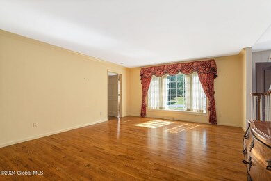 11 Gloria Ln, Schenectady, NY 12309 - photo 5