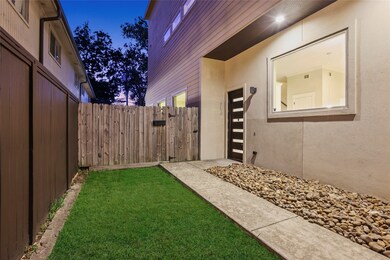 1727 Moritz Dr unit B, Houston, TX 77055 - photo 2