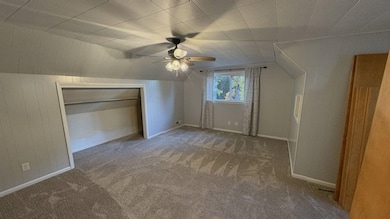 2032 W Laurel St, Freeport, IL 61032 - photo 3