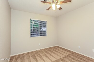 013-photo-bedroom-11572963