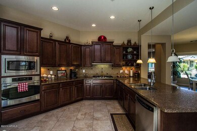 Deluxe Kitchen Amenities !
