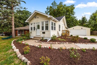 5301 Urbandale Ave, Des Moines, IA 50310 - photo 2