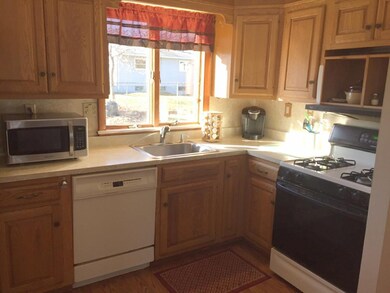 8 Suzanne Dr, Portsmouth, NH 03801 - photo 3