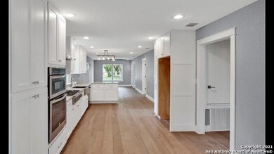 618 E Evergreen St, San Antonio, TX 78212 - photo 2