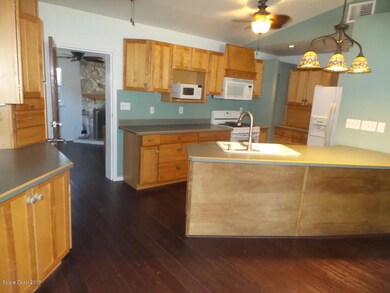 Kitchen w/tons of Cabinet Space & Pantry