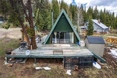 Expansive deck to enjoy that beautiful Colorado Su