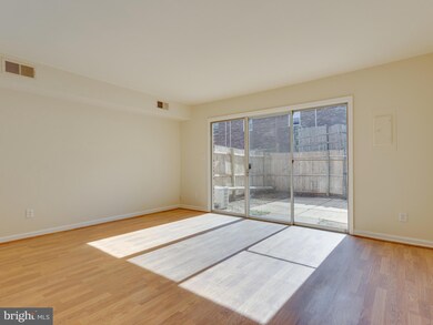 8367 Dunham Ct unit 613, Springfield, VA 22152 - photo 6