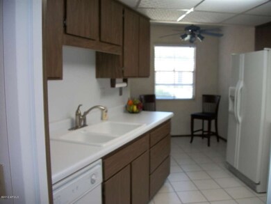 10556 W Palmeras Dr, Sun City, AZ 85373 - photo 7