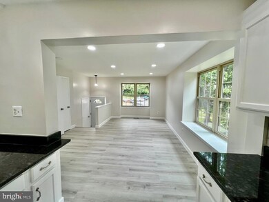 1921 Winslow Ct, Woodbridge, VA 22191 - photo 7