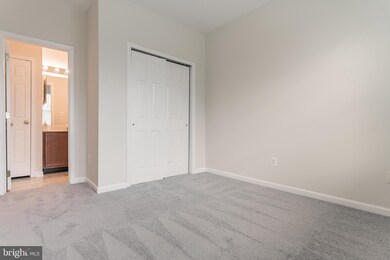 25329 Crossfield Dr, Chantilly, VA 20152 - photo 5