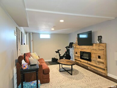 2355 W 43rd St, Davenport, IA 52806 - photo 6