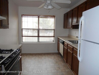 72 Briarwood Ct, Howell, NJ 07731 - photo 3