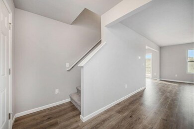 STG099-E1870-Foyer1
