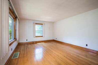 2304 Abbott Dr, Johnson City, TN 37601 - photo 5