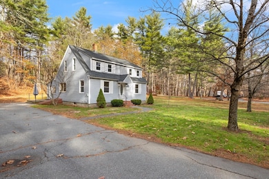 319 Pleasant St, Dunstable, MA 01827 - photo 5