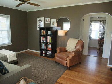 Family room pic 3