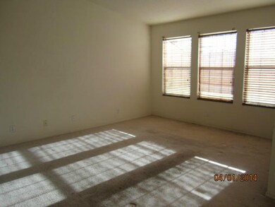 925 Hollow Park 04 01 14 021