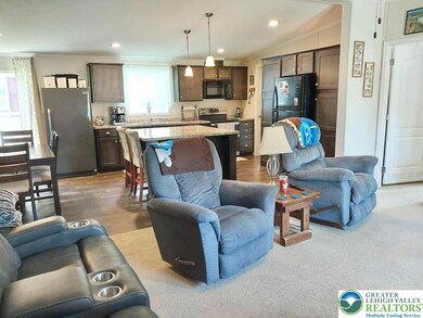 8932 Breinig Run Cir, Breinigsville, PA 18031 - photo 7