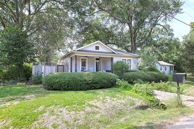 310 S Pine St, Tomball, TX 77375 - photo 4