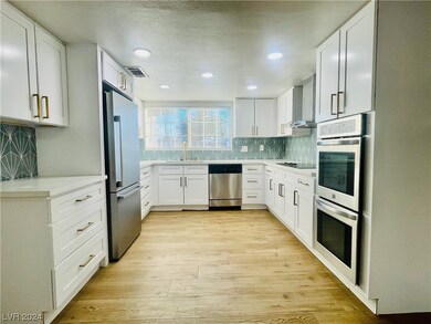 1716 Silver Mesa Way, Las Vegas, NV 89169 - photo 5