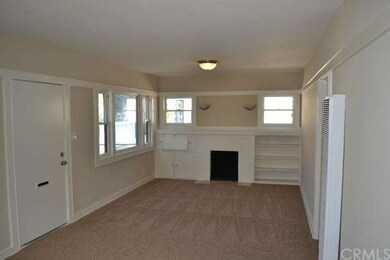 Large Livingroom with Fireplace