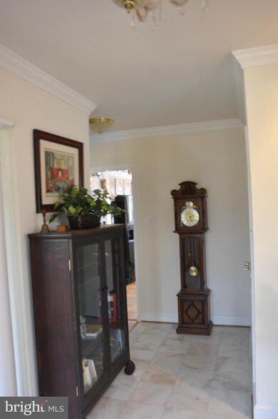 3532 Barkley Dr, Fairfax, VA 22031 - photo 3