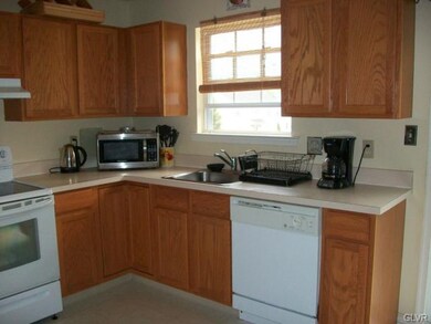 621 Abbe Ct, Freemansburg, PA 18017 - photo 6