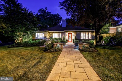 9005 Spring Hill Ln, Chevy Chase, MD 20815 - photo 2