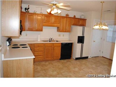 8422 Elsie Ct, Louisville, KY 40228 - photo 3