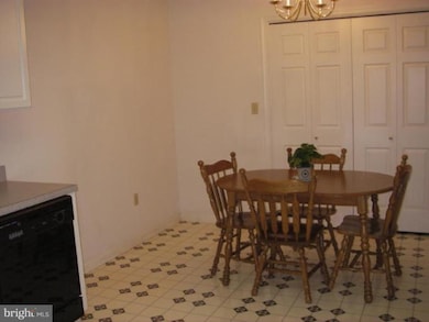 414 Deborah Ct, Chambersburg, PA 17201 - photo 2