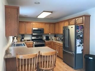 NEW STAINLESS STEEL APPLIANCES IN KITCHEN
