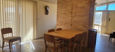 kitchen dining to family room