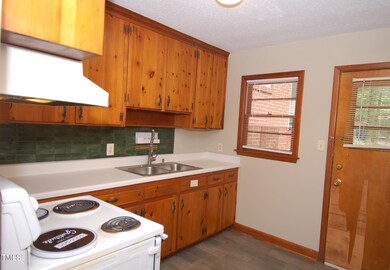 2 Kitchen1