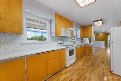 8520 32nd St W, University Place, WA 98466 - photo 4