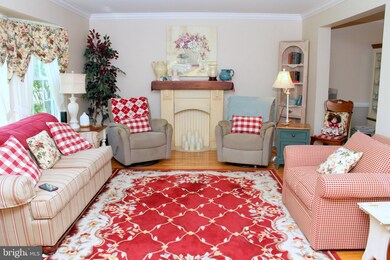 513 Perry Dr, Mount Laurel, NJ 08054 - photo 4