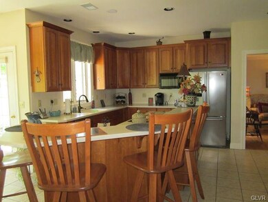 4454 Linda Ln, Emmaus, PA 18049 - photo 6