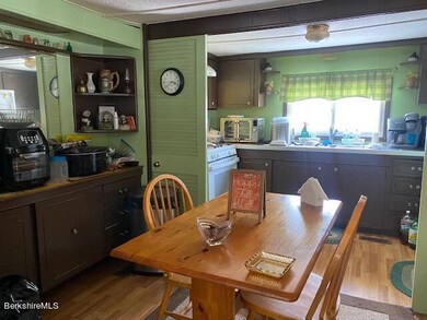 Dining/kitchen