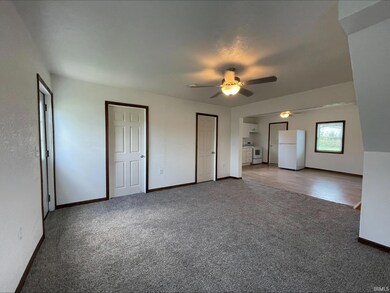 302 W Pleasant St, Churubusco, IN 46723 - photo 5