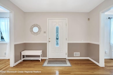 19 Mohawk Dr, Matawan, NJ 07747 - photo 3