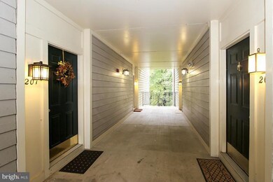 137 Timberbrook Ln unit 202, Gaithersburg, MD 20878 - photo 3