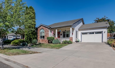 739 S Haskell St, Central Point, OR 97502 - photo 2