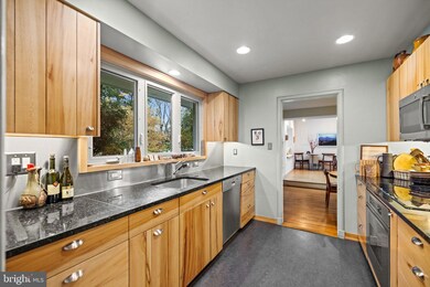 8711 Brierly Ct, Chevy Chase, MD 20815 - photo 4