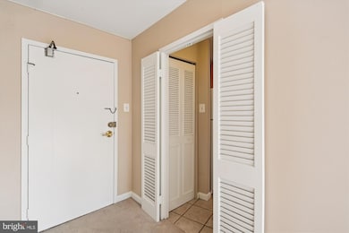 Parkside Plaza Condos unit 806, Silver Spring, MD 20901 - photo 5
